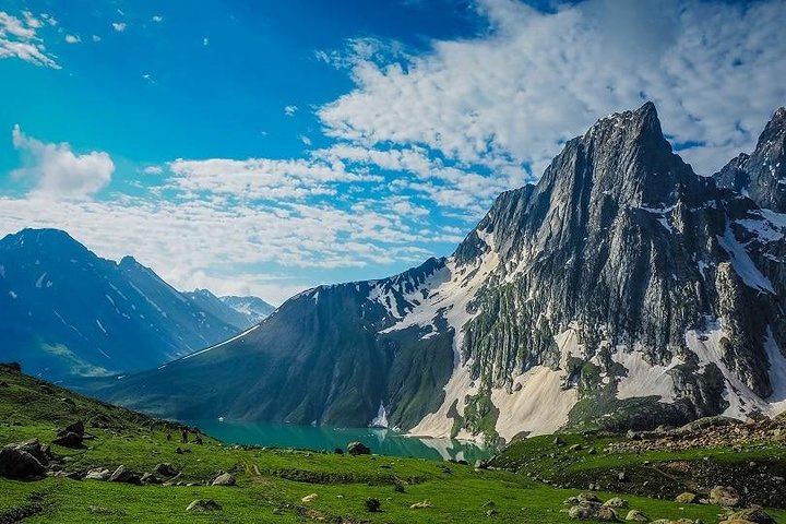 Sacred Hills & Himalayan Thrills: 6 Days of Haridwar, Rishikesh, Mussoorie & Dehradun